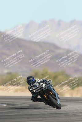 media/Oct-30-2025-Racers Edge (Thu) [[dabbdaf680]]/3-B Group/Session 2 (Turn 14)/